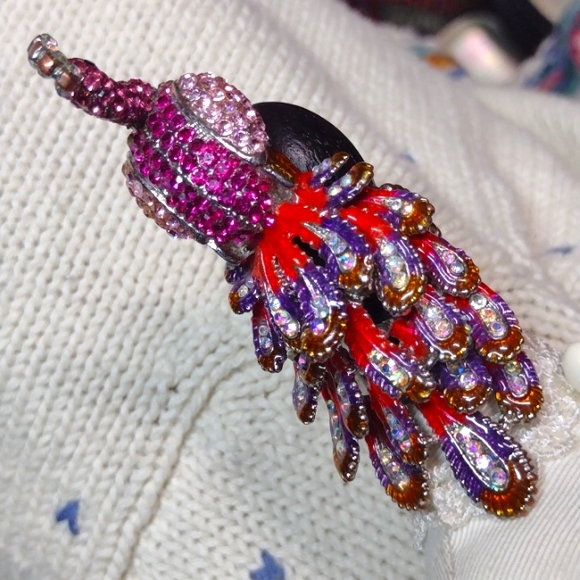 Beautiful vintage rhinestone peacock stretchy ring. - Picture 4 of 6
